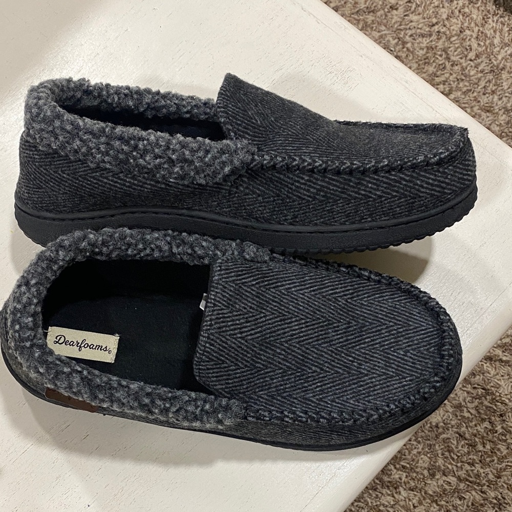 Dearfoams Men's Black and Gray Loafers
